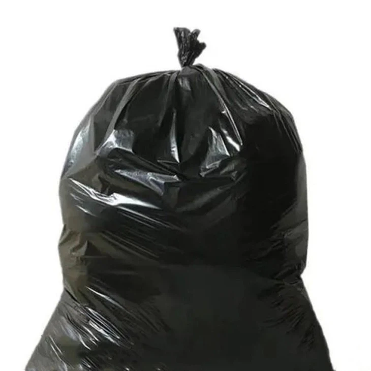 Musta kannettava roskapussi